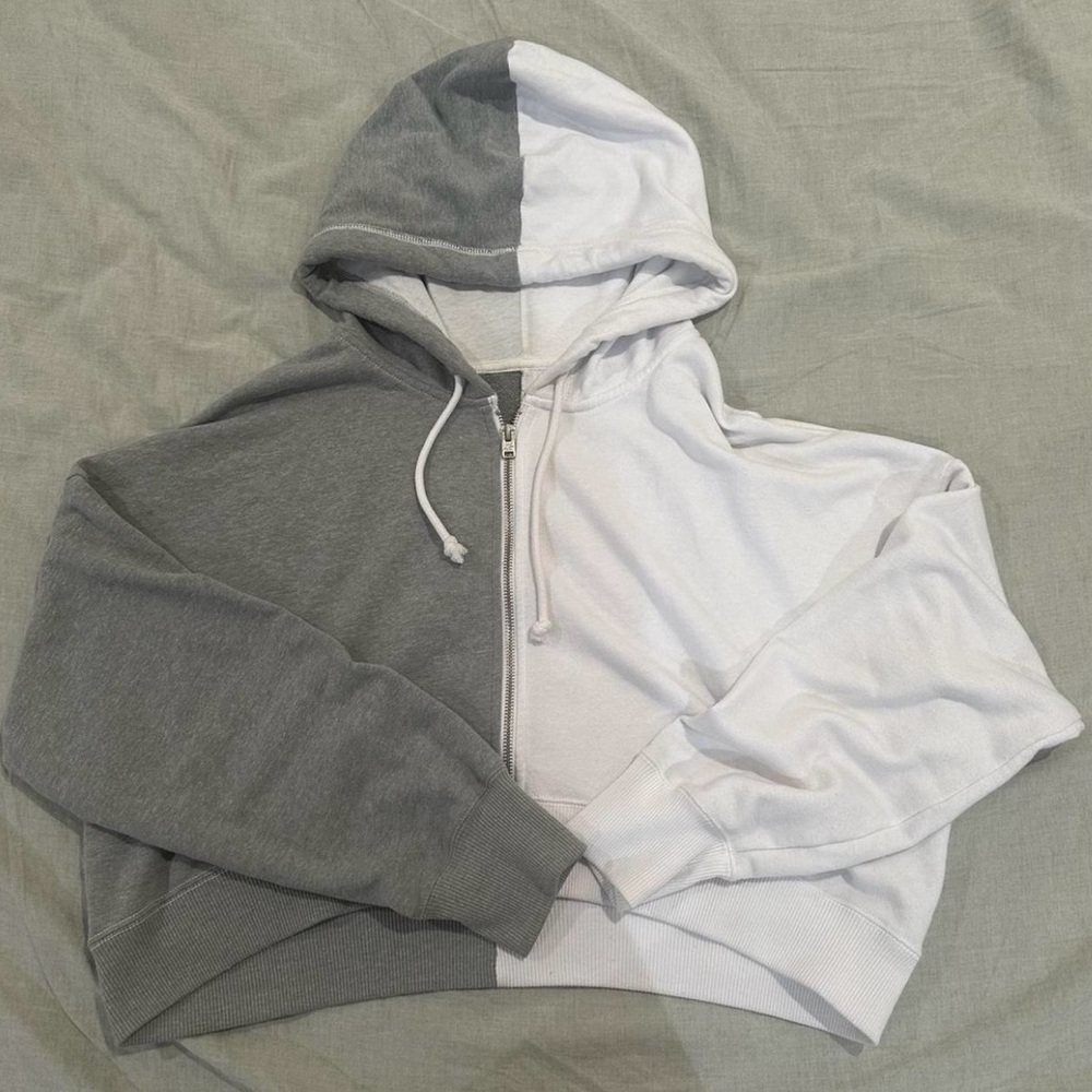Hollister Cropped Color Block Zip Up- White & Grey